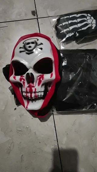 Grimora-készlet | kiegészítők Halloween-köpenyhez, csontvázmaszkokhoz és pecséthez