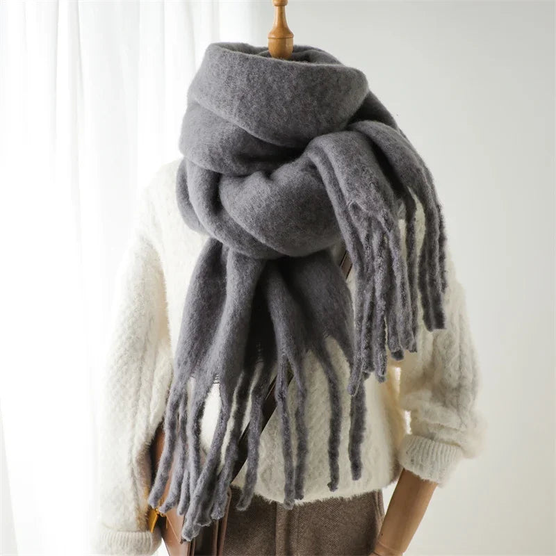 Luxueuse écharpe en cachemire pour femmes avec de gros pompons pour le style et le confort de l'hiver