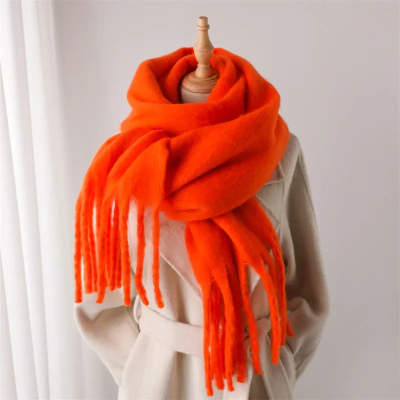 Luxueuse écharpe en cachemire pour femmes avec de gros pompons pour le style et le confort de l'hiver