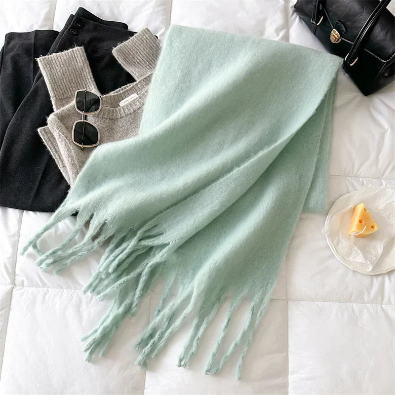 Luxueuse écharpe en cachemire pour femmes avec de gros pompons pour le style et le confort de l'hiver