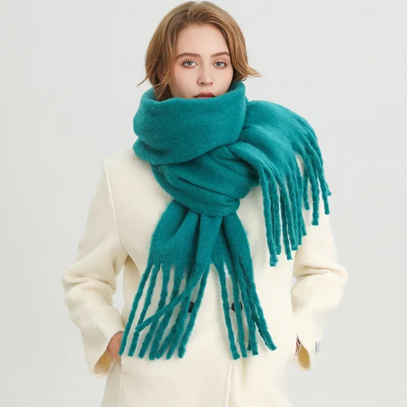 Luxueuse écharpe en cachemire pour femmes avec de gros pompons pour le style et le confort de l'hiver