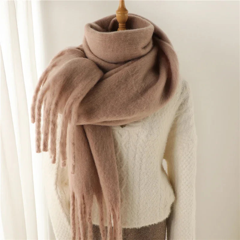 Luxueuse écharpe en cachemire pour femmes avec de gros pompons pour le style et le confort de l'hiver