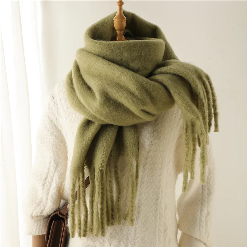 Luxueuse écharpe en cachemire pour femmes avec de gros pompons pour le style et le confort de l'hiver