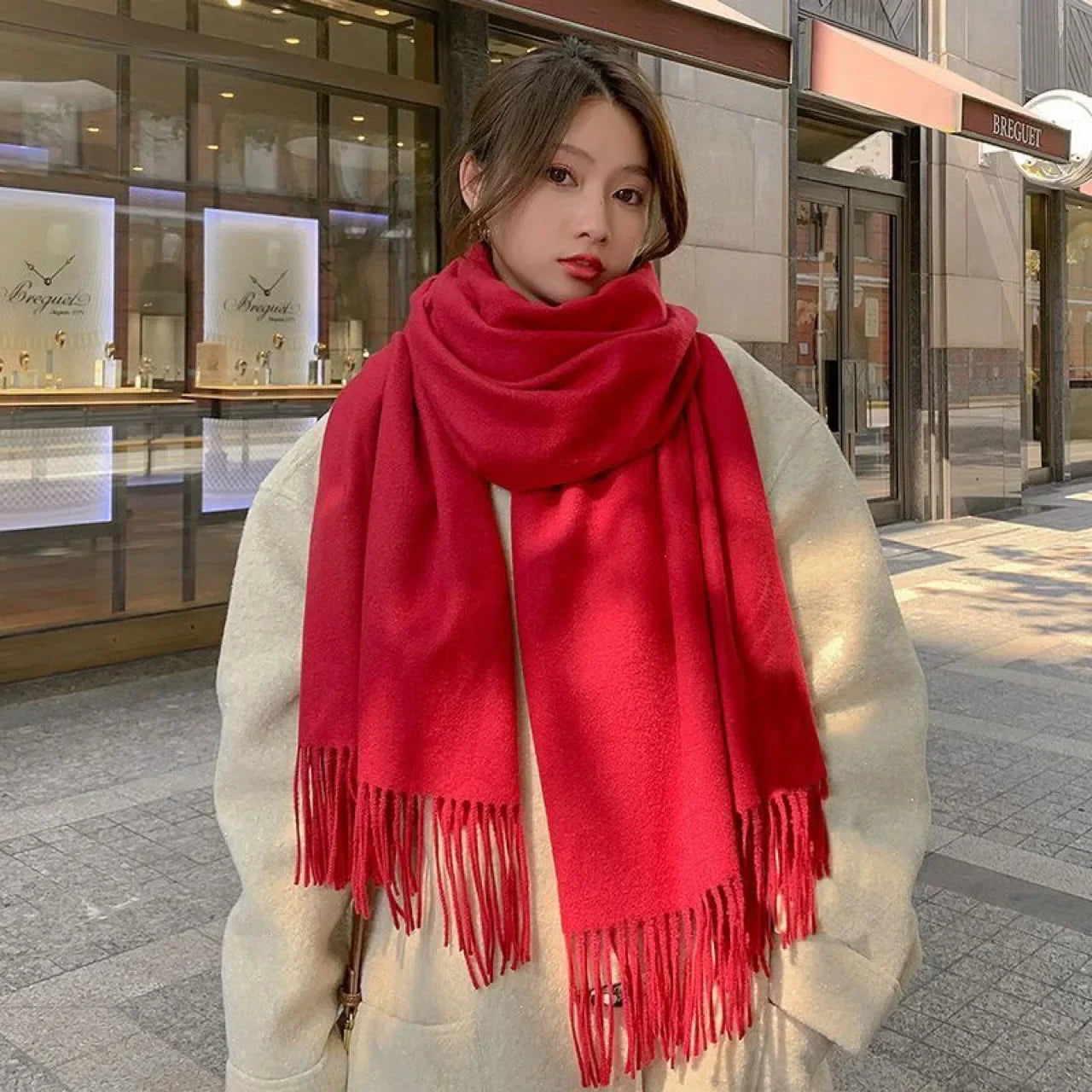 Luxueuse écharpe en cachemire noir pour femmes - un accessoire chaud et tendance pour l'hiver