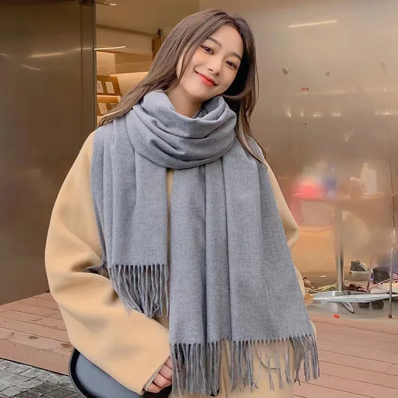 Luxueuse écharpe en cachemire noir pour femmes - un accessoire chaud et tendance pour l'hiver