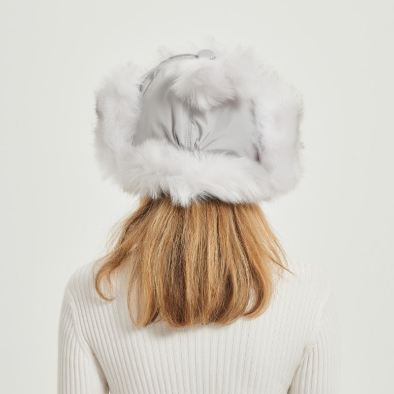 Fluffy vinterhue til damer med dyreører og voluminøst design
