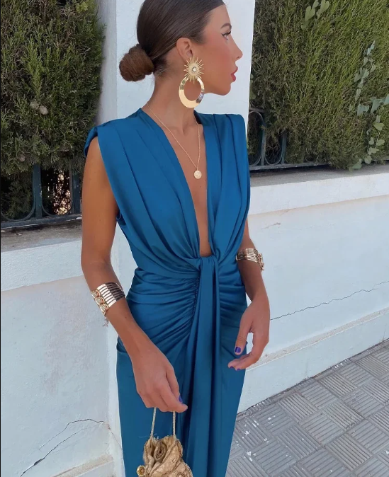 Elegant aftenkjole | Draperet design og dyb V-udskæring | Chic og sofistikeret