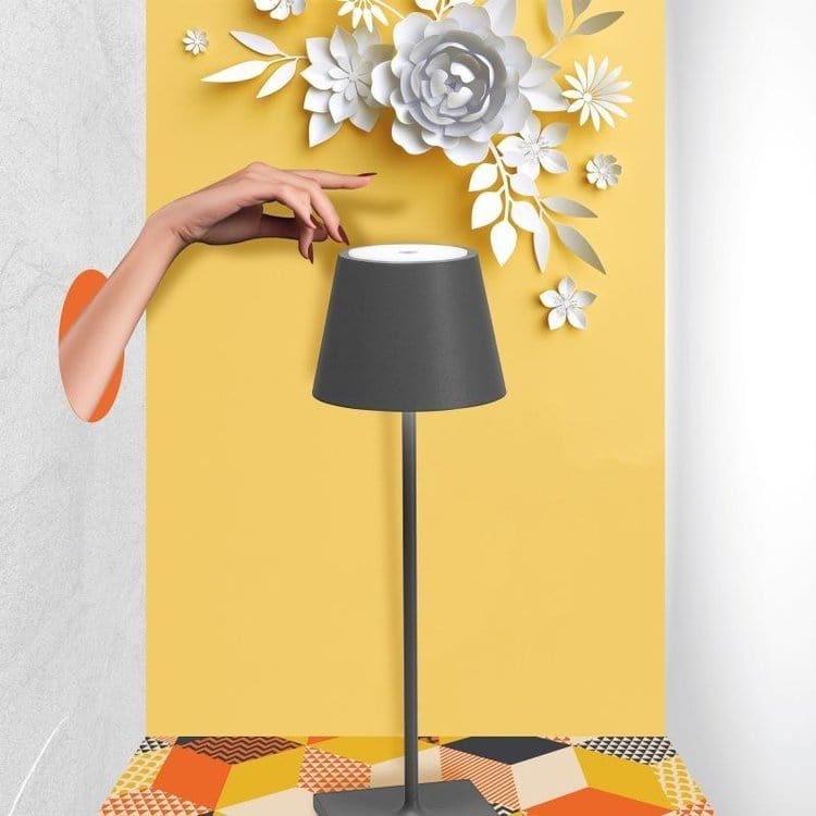 Alexa-aktivovaná vodotěsná LED stolní lampa - minimalistický design a ovládání hlasem