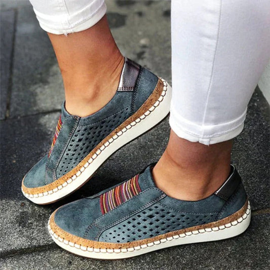 Chaussures plates pour femmes avec détails perforés et lanières élastiques