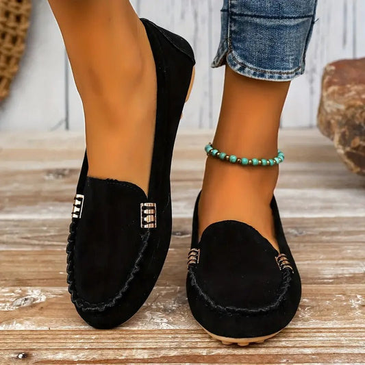 Chaussures plates pour femmes avec devant arrondi et détails décoratifs