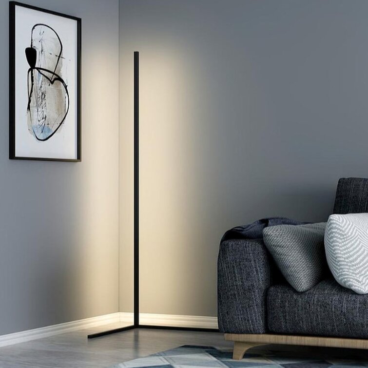Štíhlá LED rohová lampa s nastavitelnou intenzitou světla do obývacího pokoje nebo ložnice