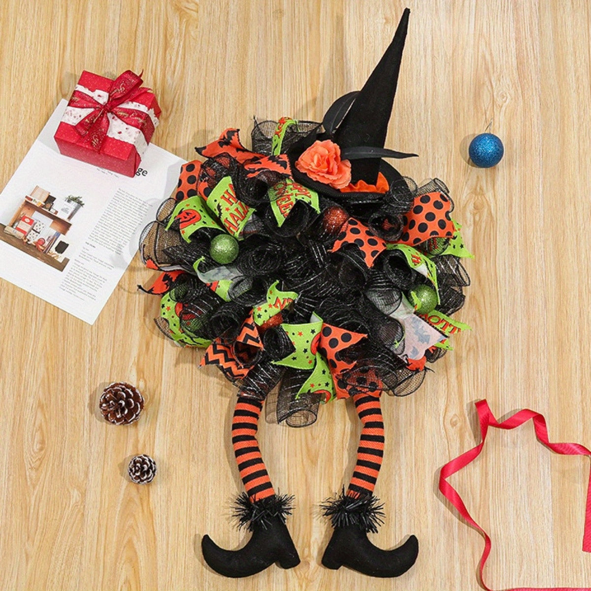 Halloween věnce na dveře | čarodějnické nohy v síťovém designu