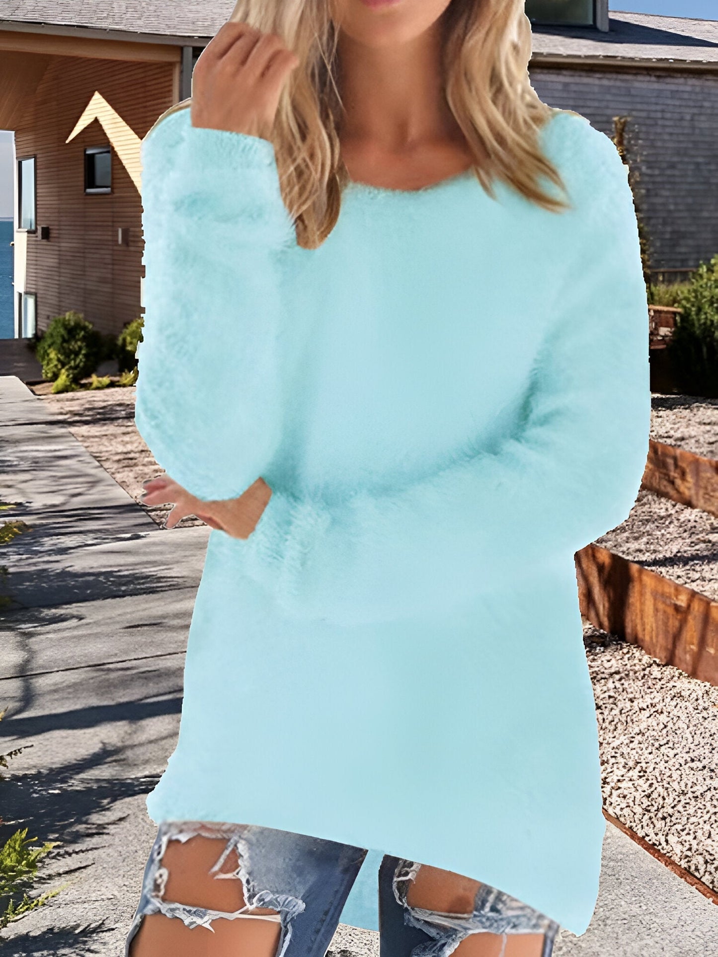 Women's long-sleeved shirt with a soft surface and a relaxed fit