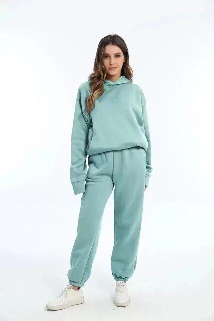 Ensemble deux pièces pour dames avec sweat à capuche et pantalon à la coupe décontractée