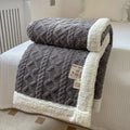 Nostra - Premium cosy blanket made of sherpa